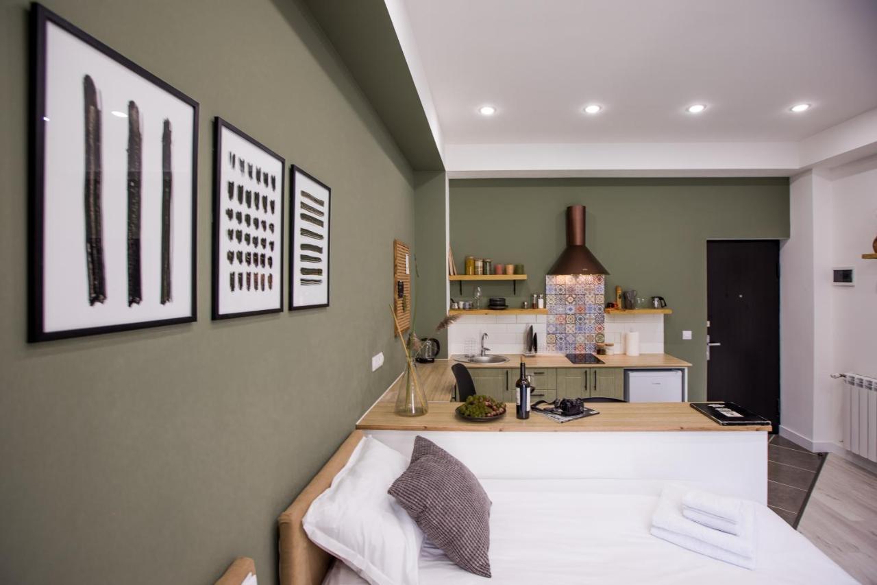 Hotelise I Bells-Of-Ireland Apartment Yerevan Bagian luar foto