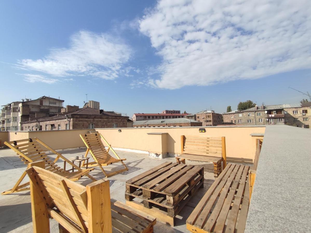 Hotelise I Bells-Of-Ireland Apartment Yerevan Bagian luar foto