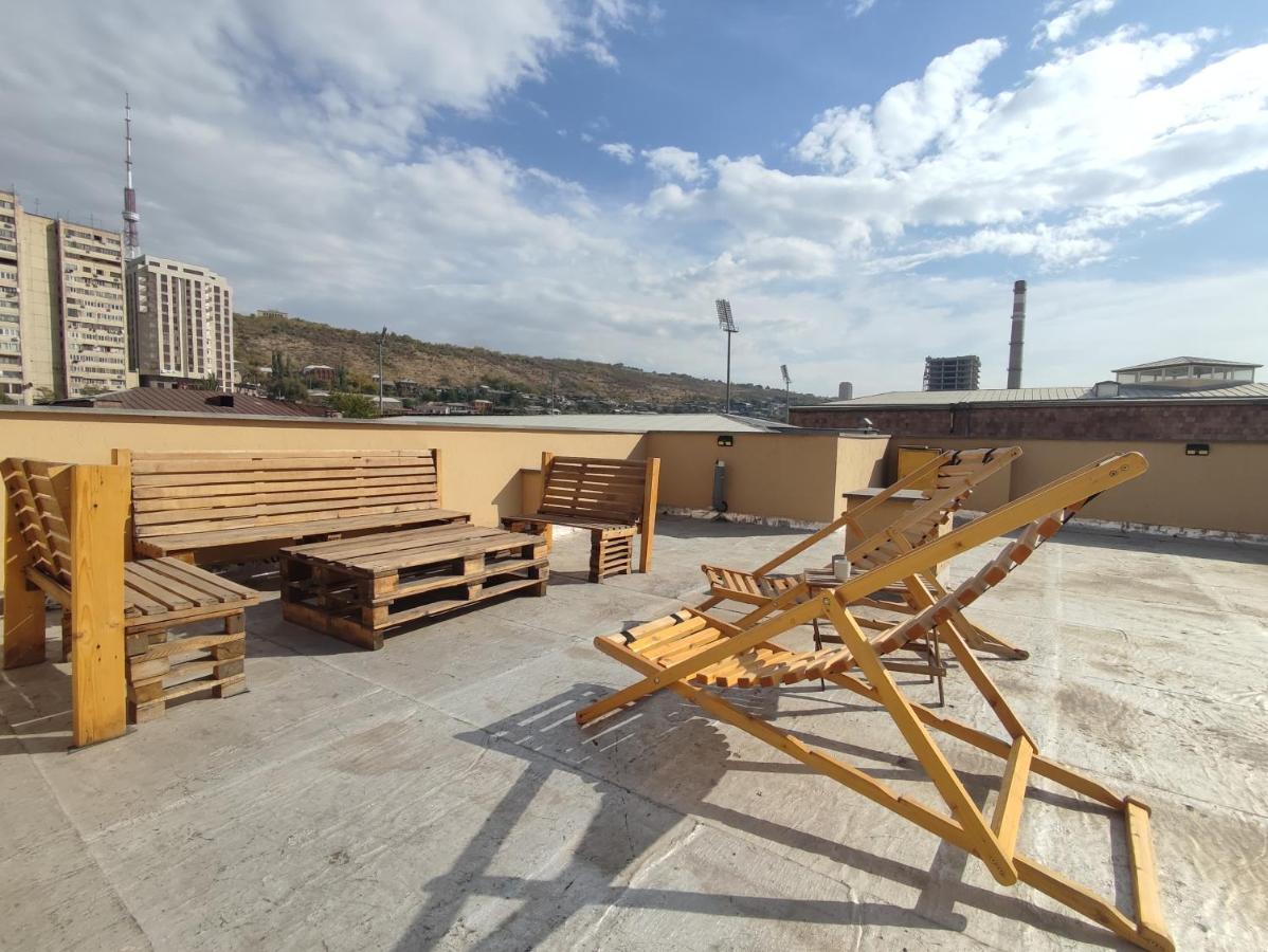 Hotelise I Bells-Of-Ireland Apartment Yerevan Bagian luar foto