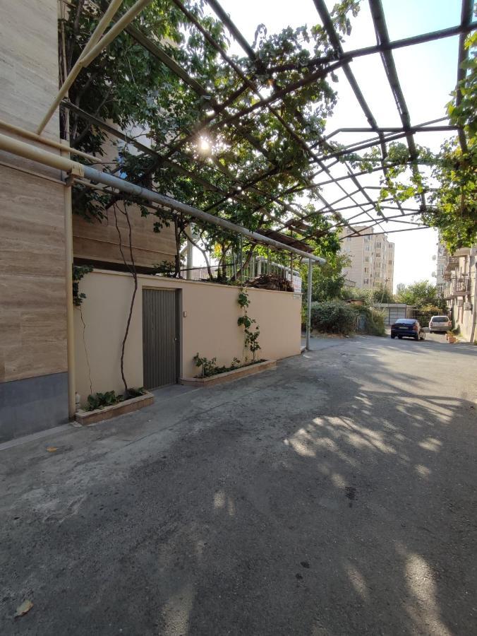 Hotelise I Bells-Of-Ireland Apartment Yerevan Bagian luar foto