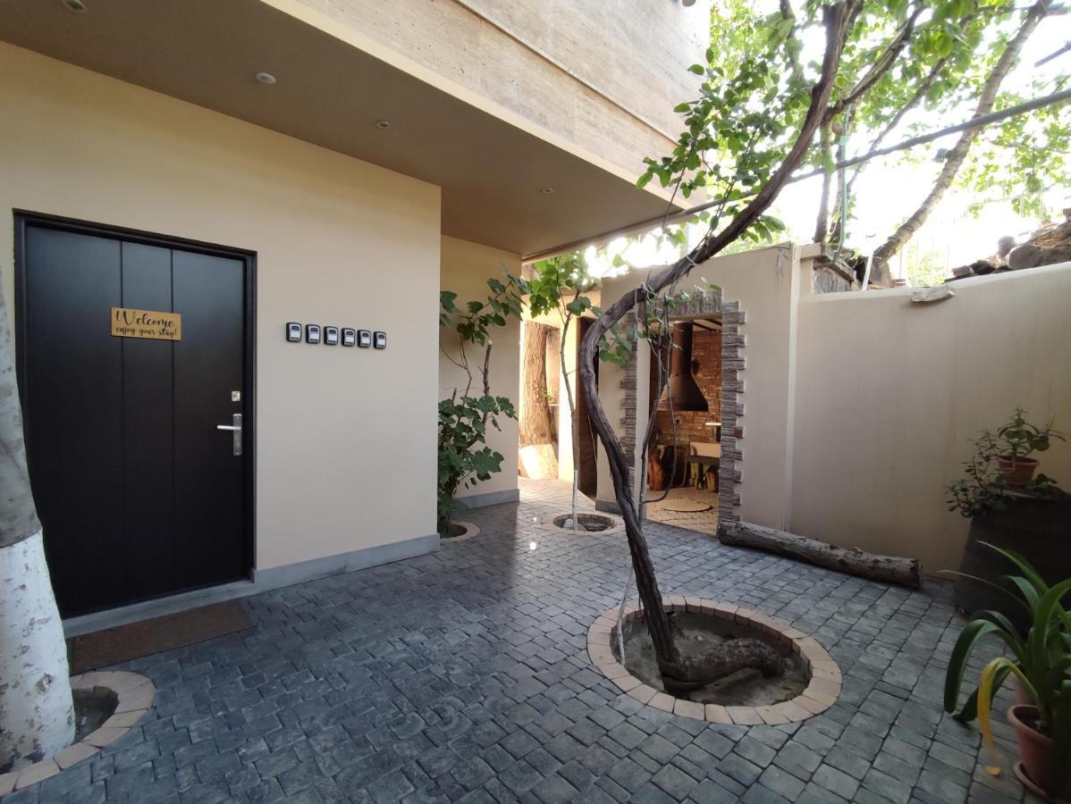 Hotelise I Bells-Of-Ireland Apartment Yerevan Bagian luar foto