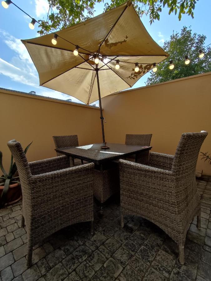 Hotelise I Bells-Of-Ireland Apartment Yerevan Bagian luar foto